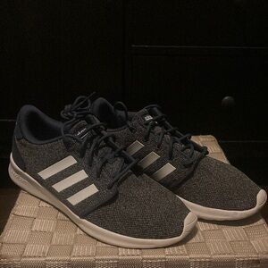 Adidas cloud foam shoes